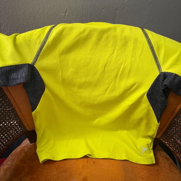 Old Navy Active Go-Dry performance shirt for boys, size small (S 6-7). - Picture 1 of 2